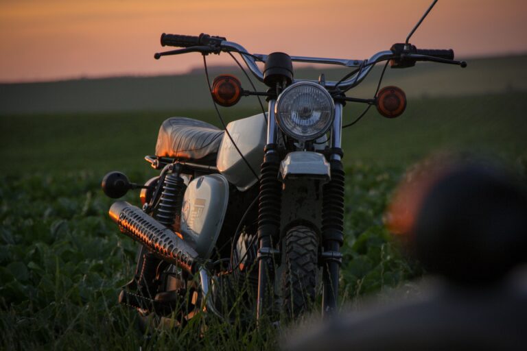 Jak se obléknout na motorku v létě: bezpečnost i teplo