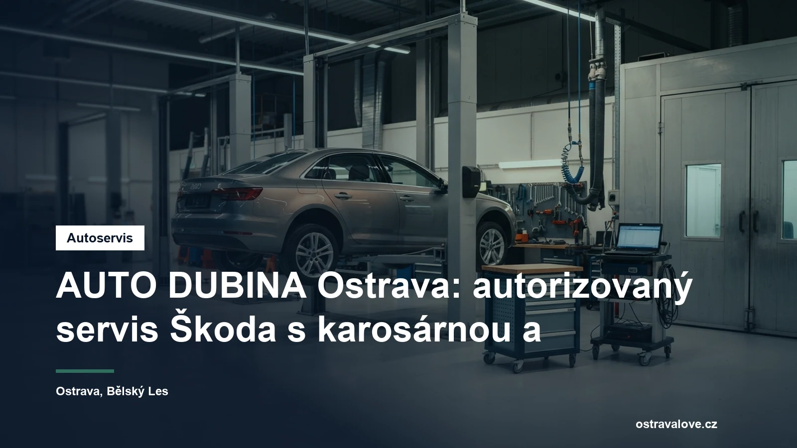 Servisní hala autorizovaného autoservisu v Ostravě, osobní vůz na zvedáku a vedle něj vstup do lakovacího boxu
