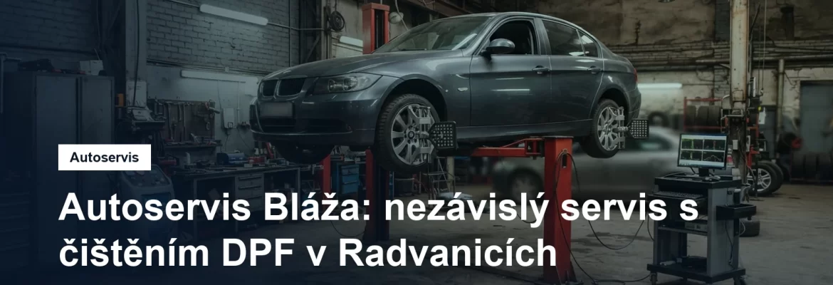 Dílna nezávislého autoservisu v Ostravě, osobní vůz na zvedáku a vedle něj stanoviště pro měření geometrie kol