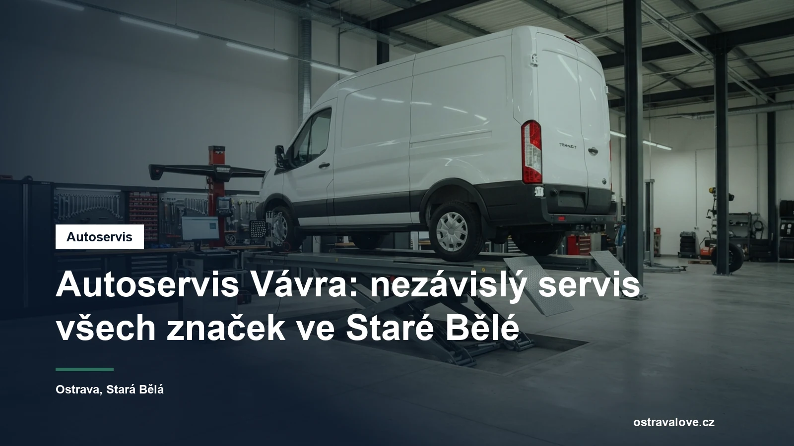 Dílna nezávislého autoservisu v Ostravě, užitkový vůz na zvedáku a vedle něj pracoviště s diagnostickým přístrojem