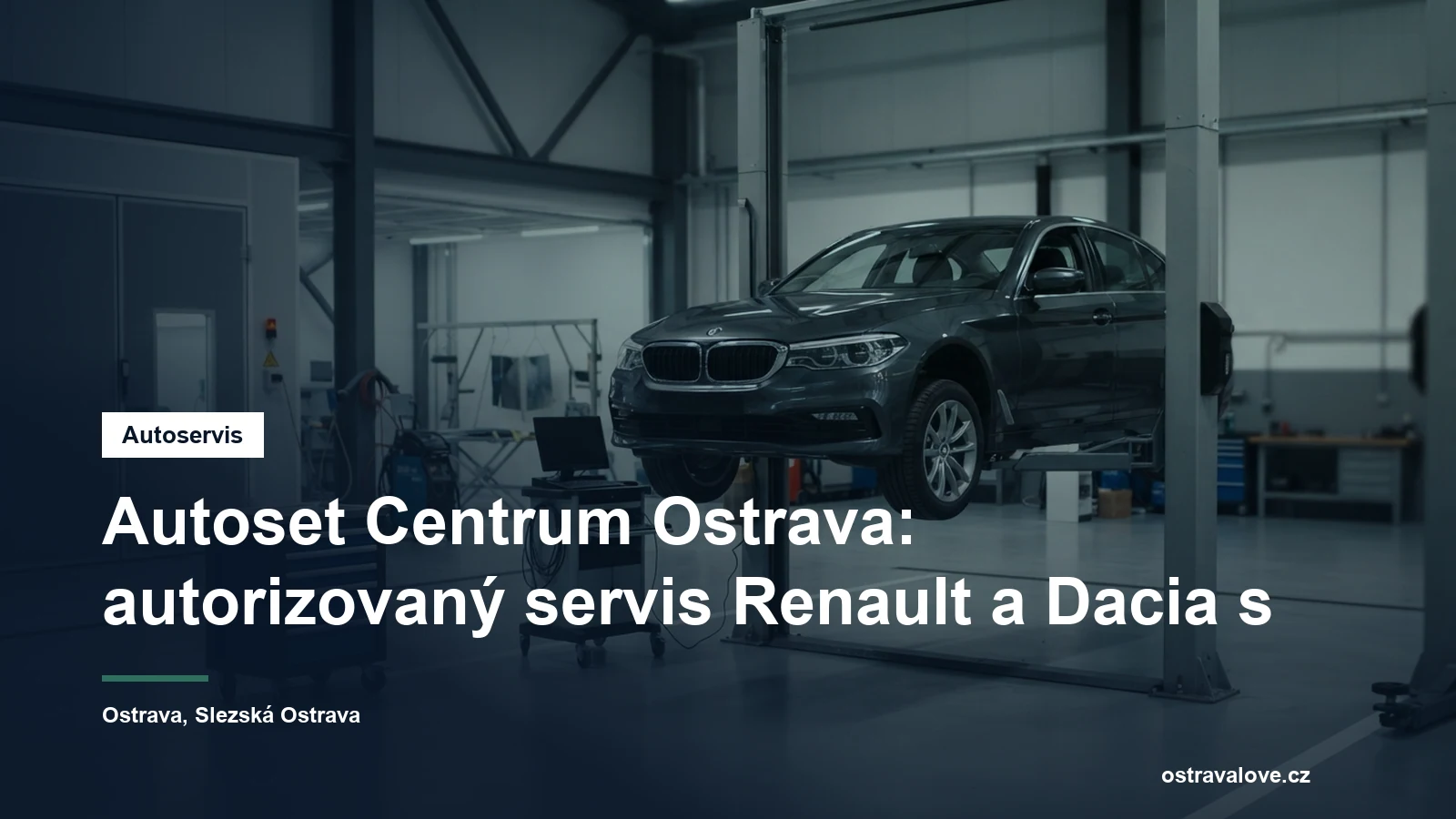 Servisní hala autorizovaného autoservisu v Ostravě, osobní vůz na zvedáku a vedle něj vstup do lakovacího boxu