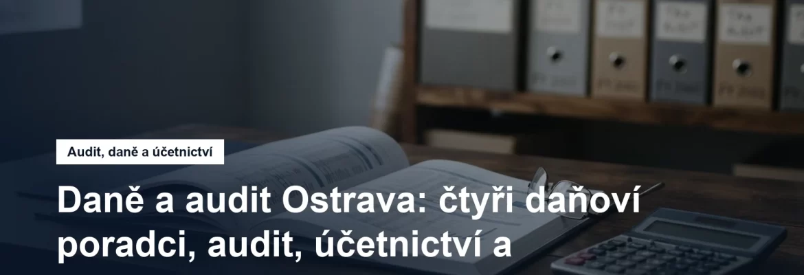 Stůl auditorské kanceláře s účetní závěrkou, brýlemi a kalkulačkou