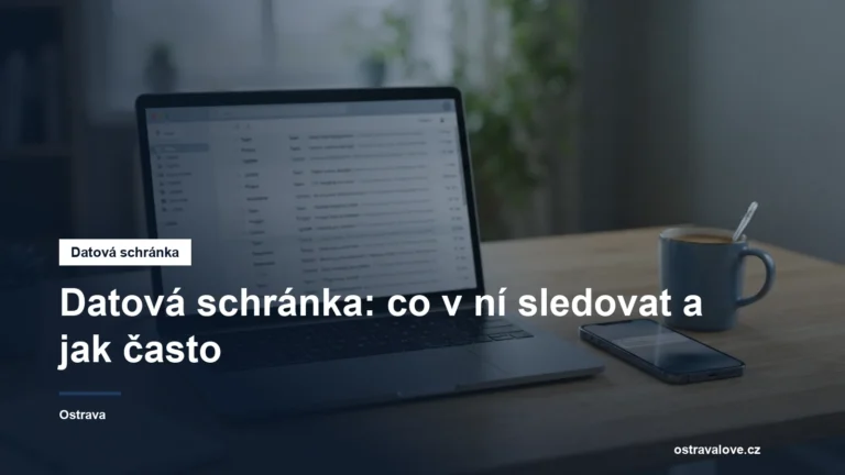 Notebook s otevřenou úřední zprávou na obrazovce