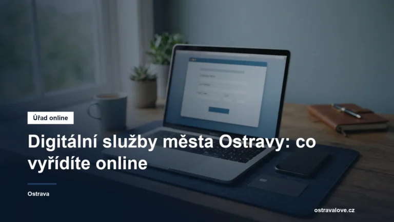 Notebook s otevřeným úředním formulářem na stole