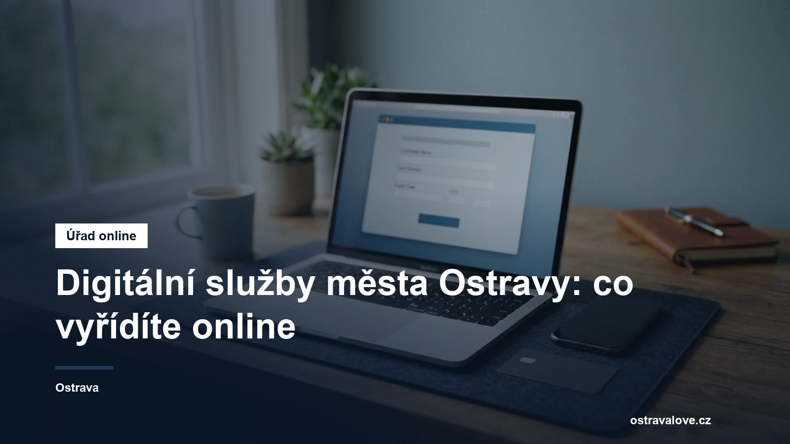 Notebook s otevřeným úředním formulářem na stole