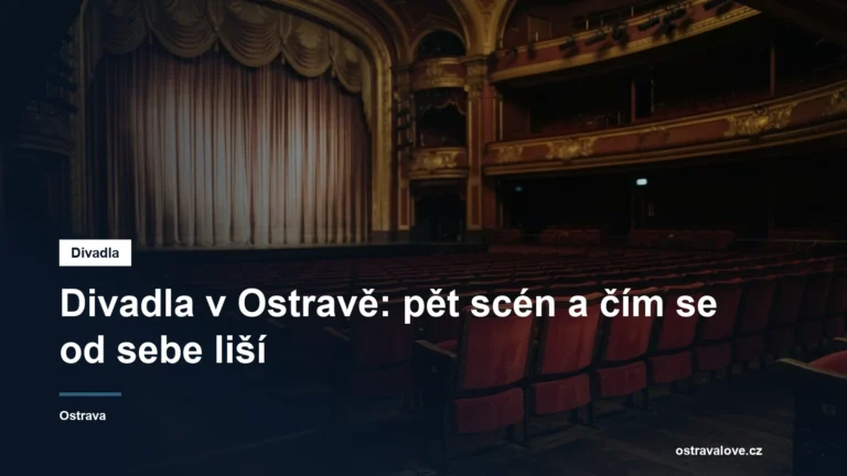 Prázdné divadelní hlediště se sklopenými sedadly