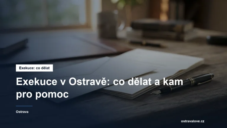 Úřední obálka a dokumenty na stole