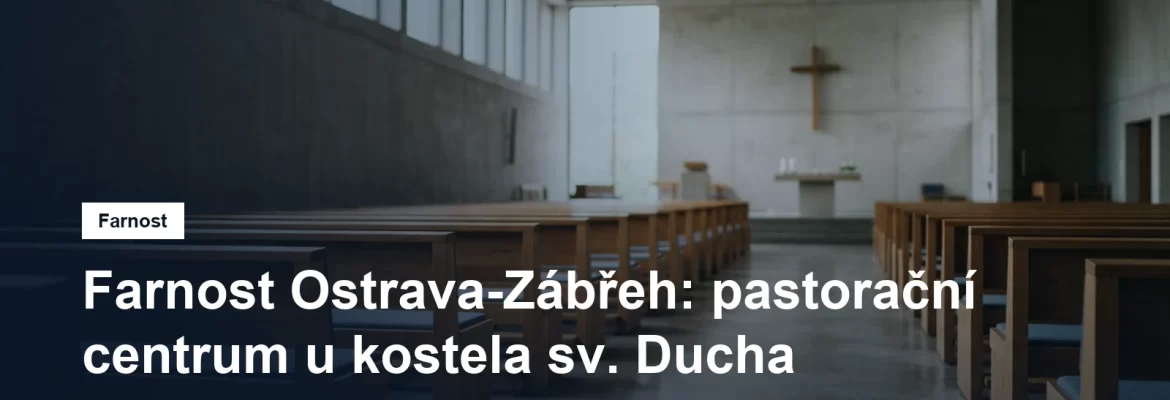 Prázdné lavice v moderním kostele