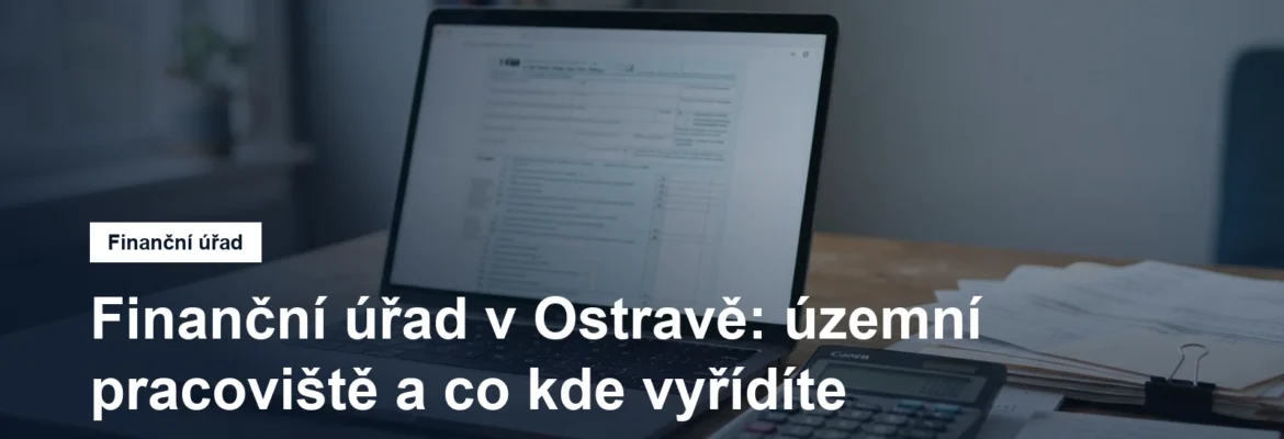 Notebook s daňovým přiznáním a doklady na stole