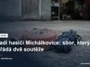 Smotaná hasičská hadice na betonu