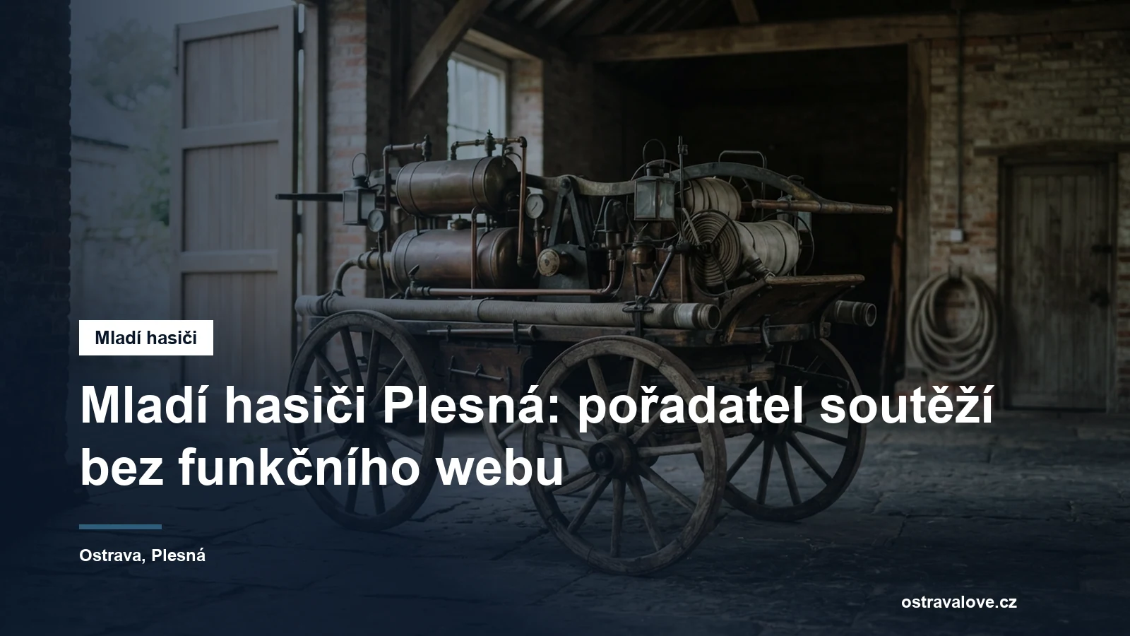 Historická ruční stříkačka v hasičské zbrojnici