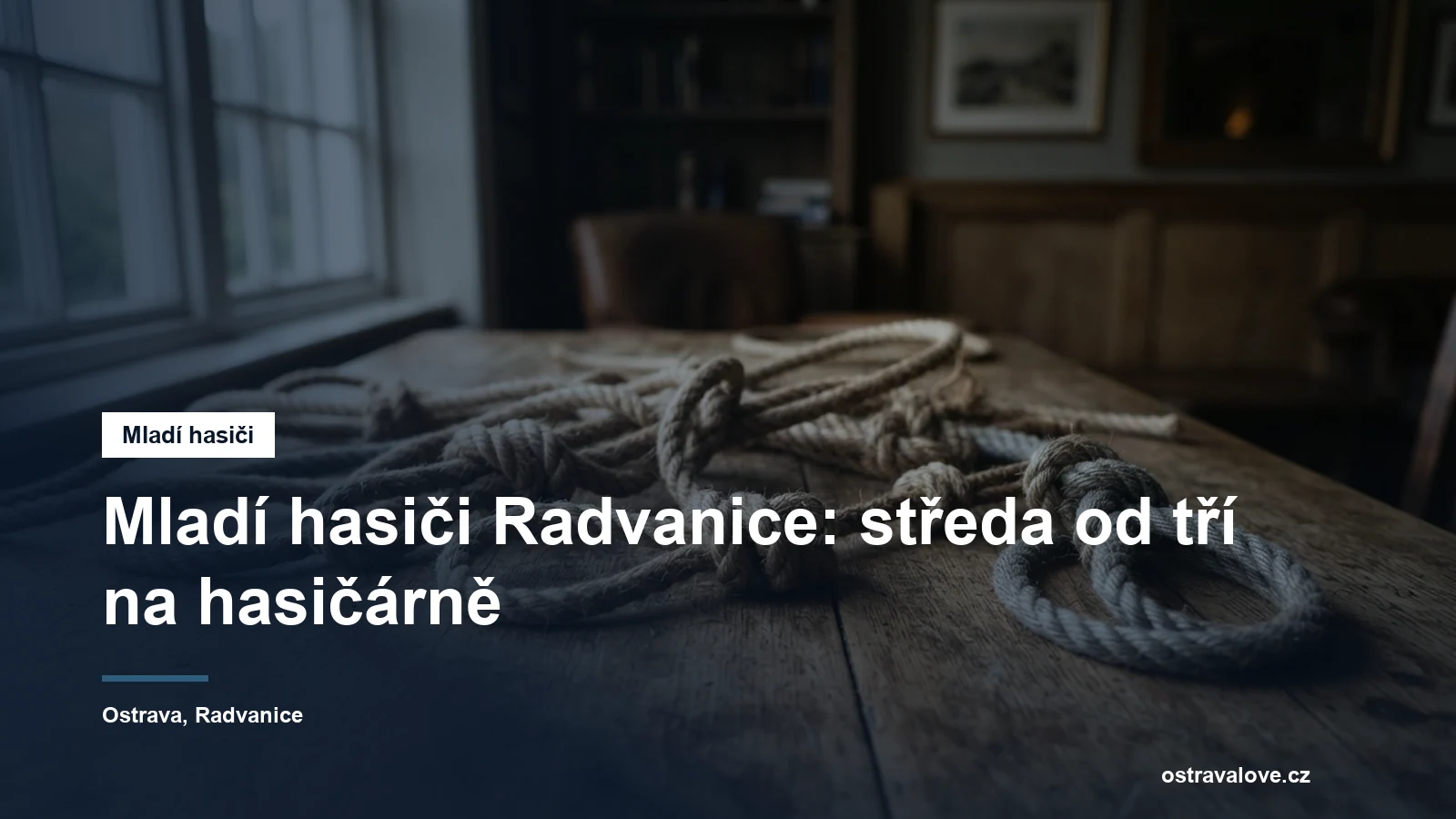 Uzly navázané na laně položeném na stole