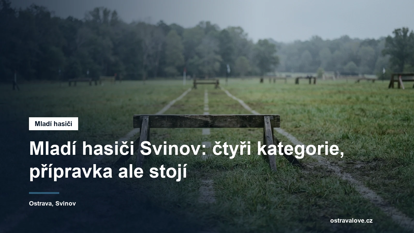 Prázdná dráha s překážkou pro požární sport