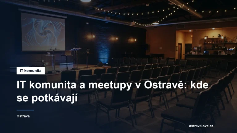 Sál s přednáškou a projekcí na komunitním srazu