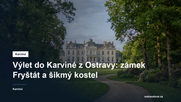 Empírový zámek za zámeckým parkem se stromy
