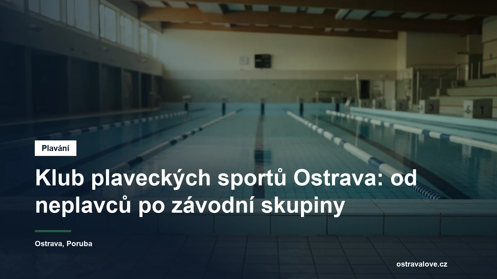 Plavecké dráhy v krytém bazénu oddělené plováky