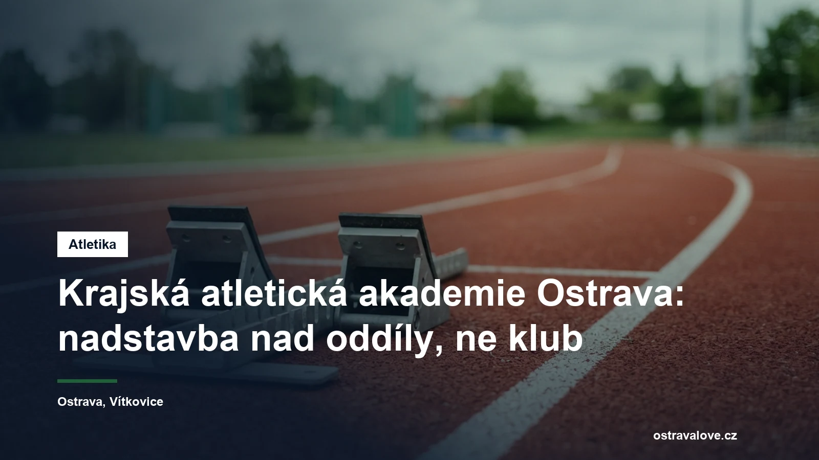 Startovní bloky na atletické dráze