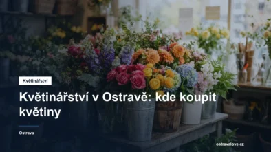 Kbelíky s řezanými květinami v květinářství