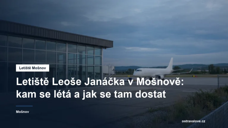 Odletová hala malého letiště s prosklenou fasádou