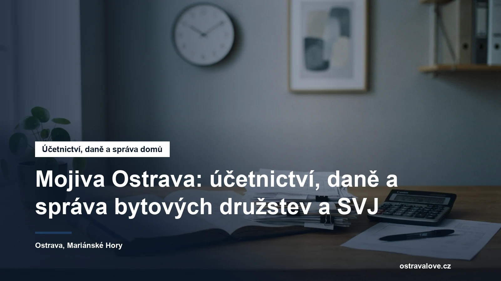 Pracovní stůl s účetními podklady a kalkulačkou