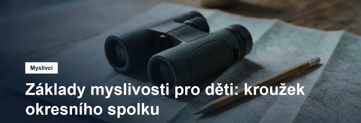 Dalekohled a pero na mapě lesa