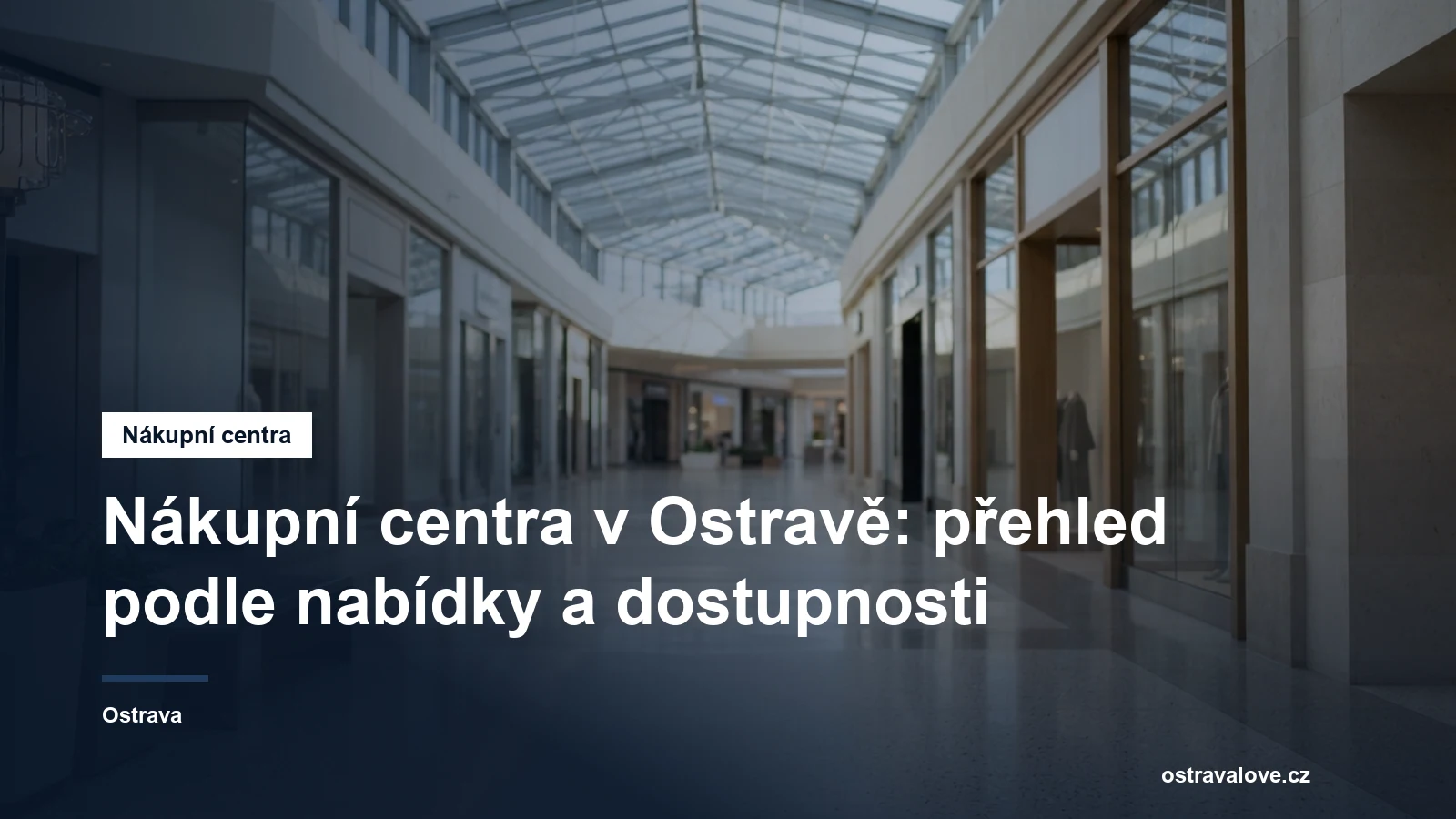 Prosklená pasáž moderního nákupního centra