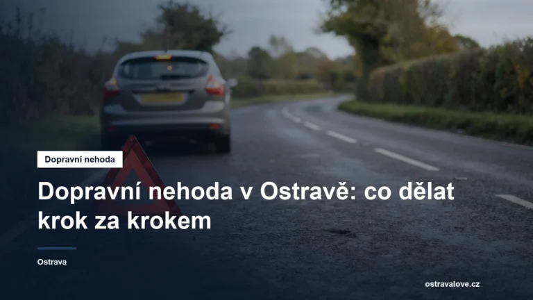 Výstražný trojúhelník na silnici za vozem