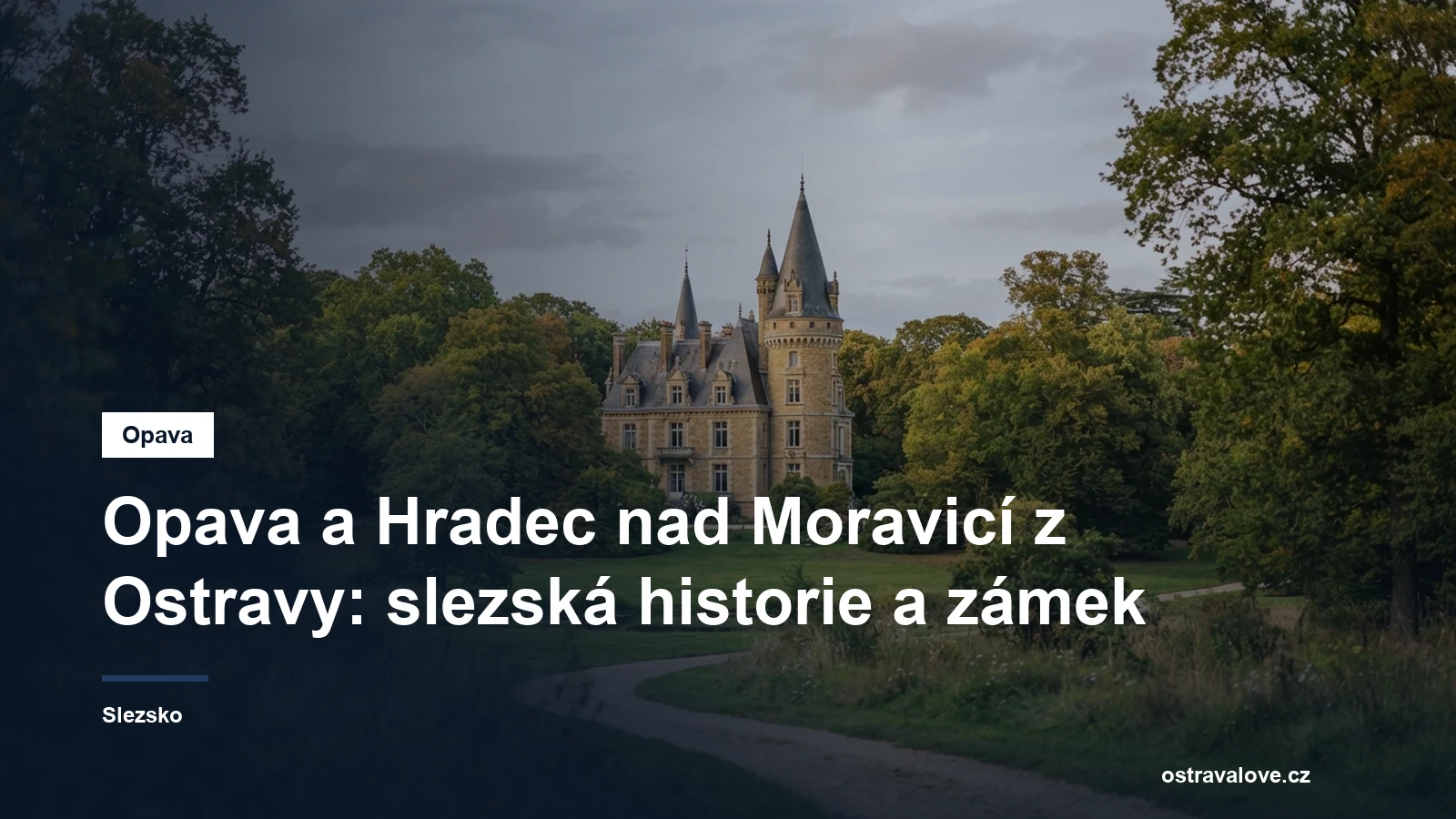 Zámek s věží nad zámeckým parkem