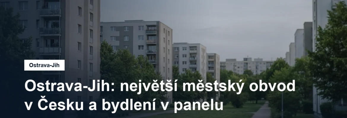 Řady panelových domů sídliště se stromy
