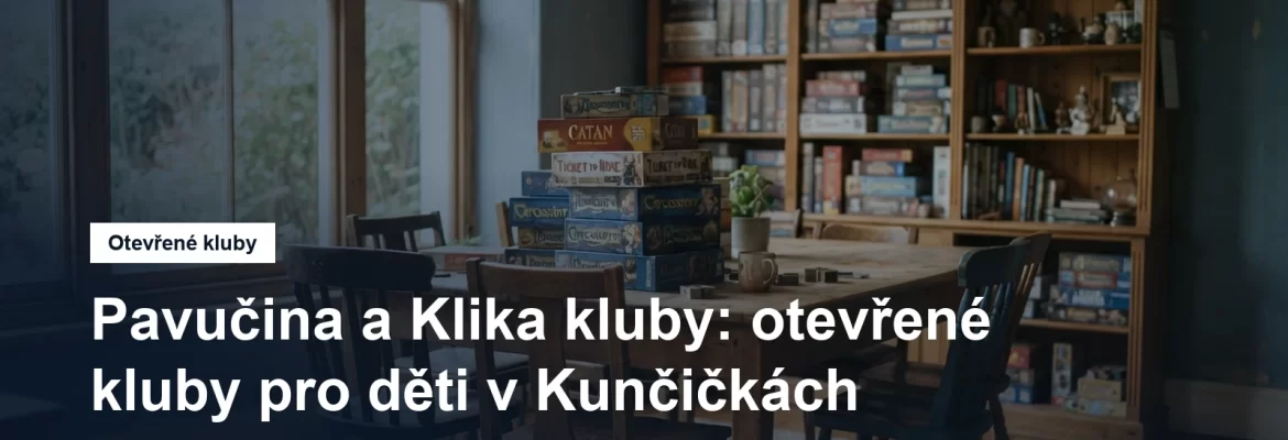 Deskové hry a židle v klubovně otevřeného klubu