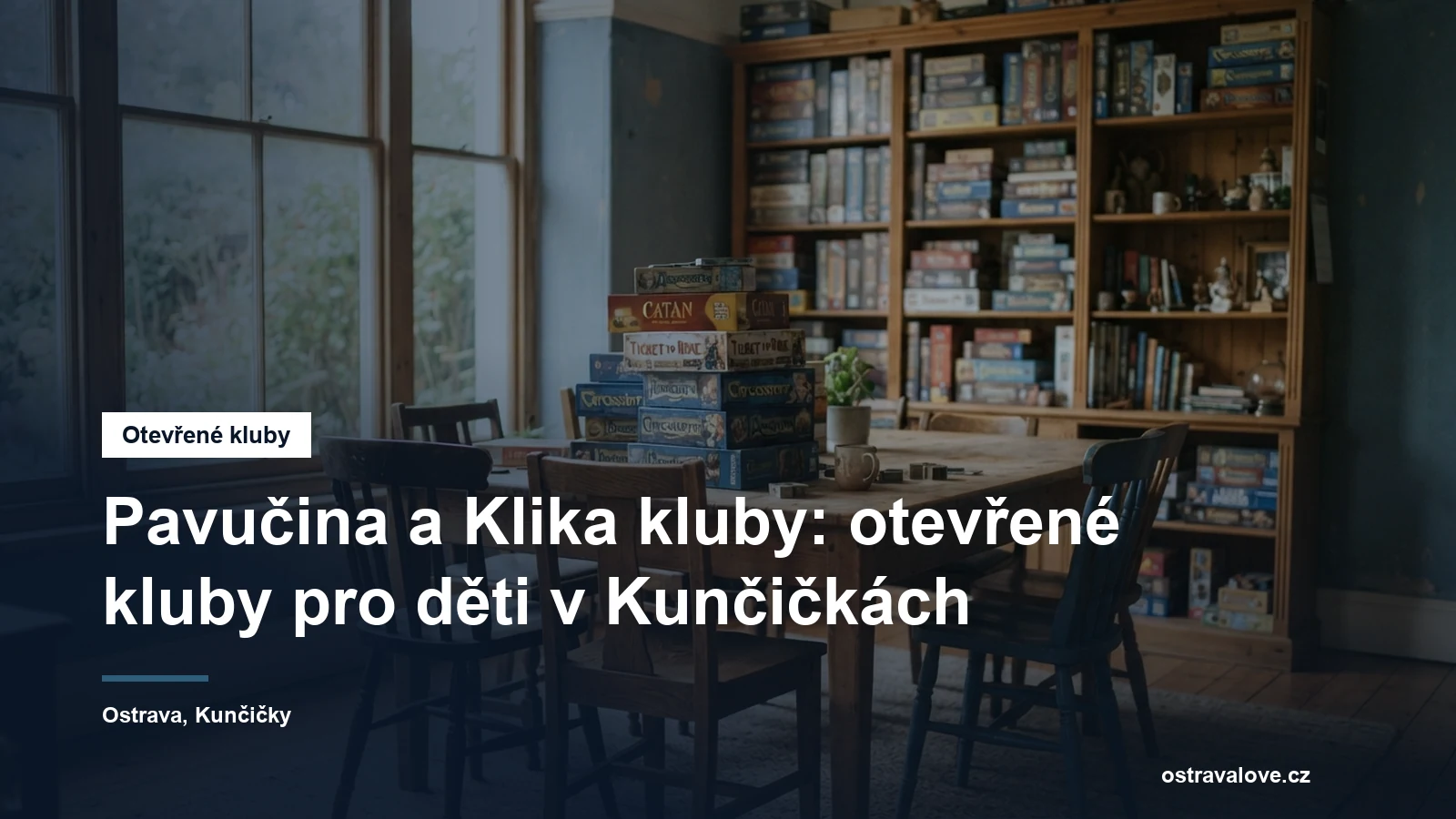 Deskové hry a židle v klubovně otevřeného klubu