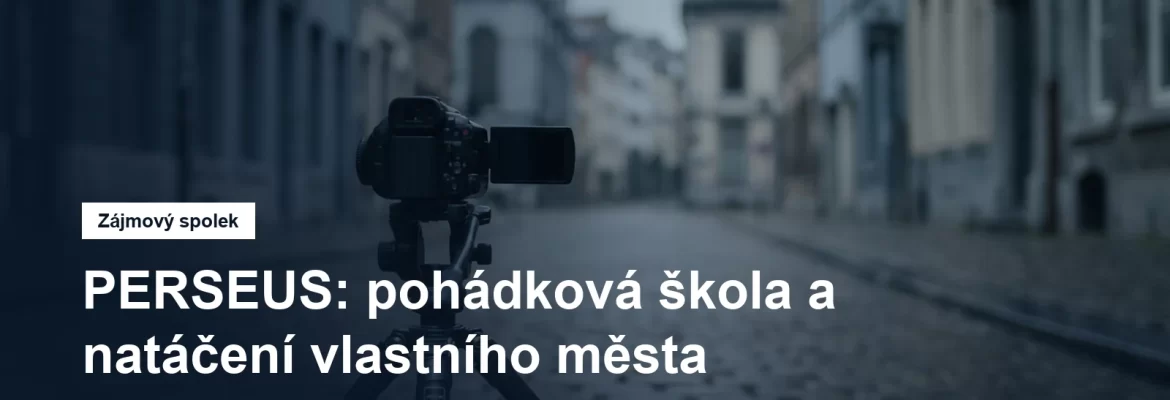 Kamera na stativu namířená do ulice