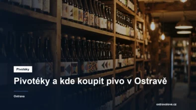 Regál s lahvemi řemeslného piva v pivotéce