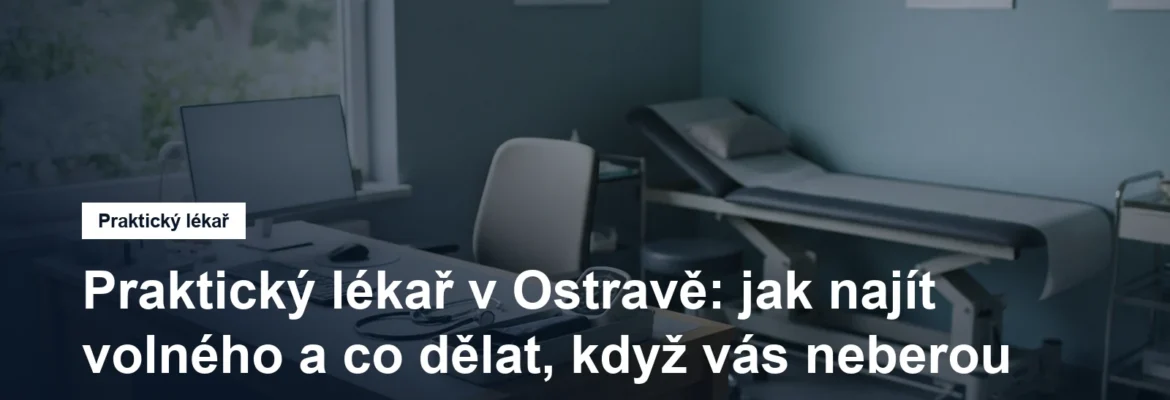Ordinace praktického lékaře se stolem a lehátkem