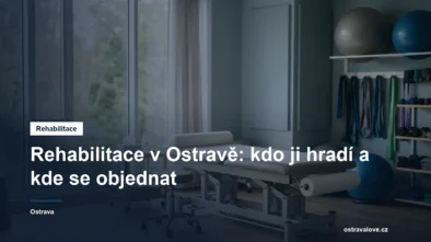 Rehabilitační lehátko a cvičební pomůcky u okna