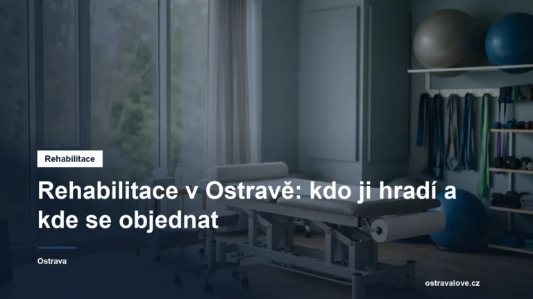 Rehabilitační lehátko a cvičební pomůcky u okna