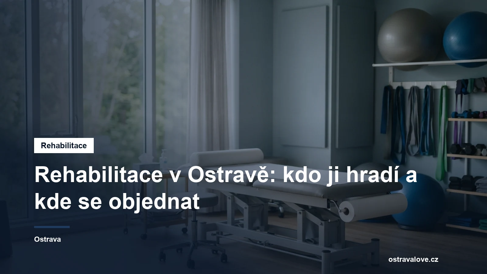 Rehabilitační lehátko a cvičební pomůcky u okna