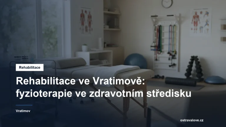 Rehabilitační místnost s lehátkem a pomůckami