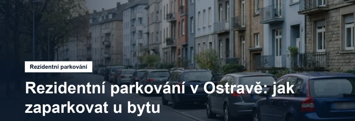 Zaparkovaná auta v ulici u panelových domů