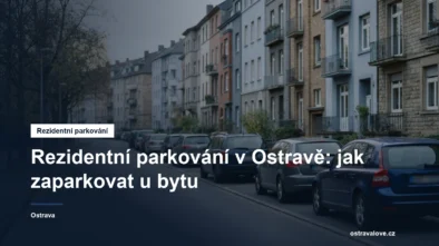 Zaparkovaná auta v ulici u panelových domů