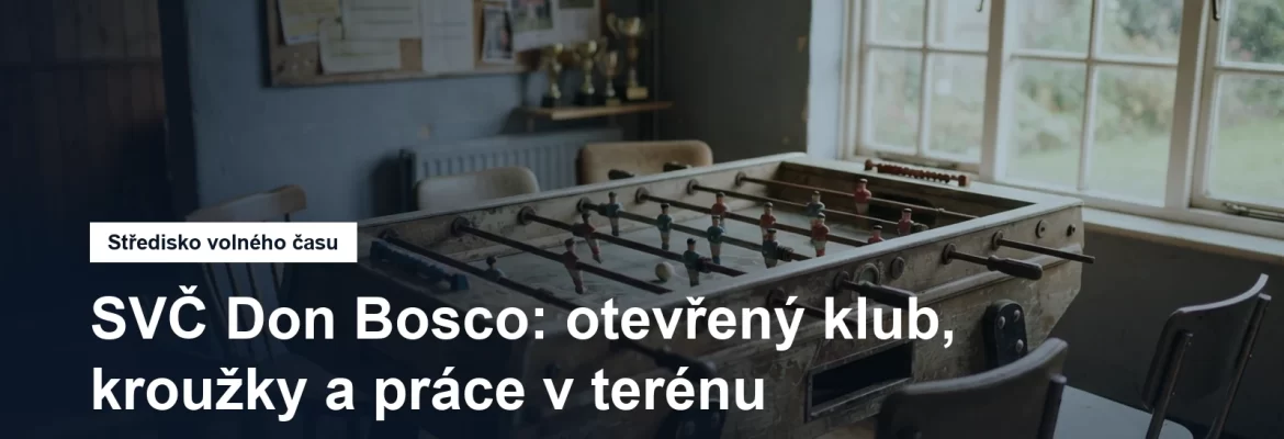 Stolní fotbal a židle v otevřeném klubu