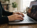 Zabezpečené přihlašování a silná hesla na notebooku