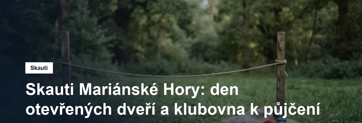 Stanoviště s lanem a dřevěnými kolíky na trávě