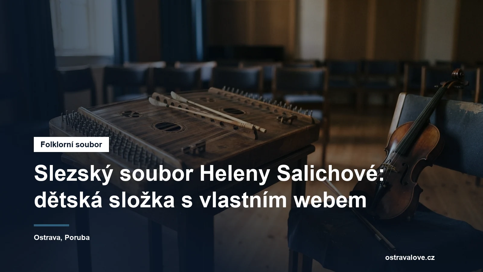 Cimbál a housle připravené před zkouškou