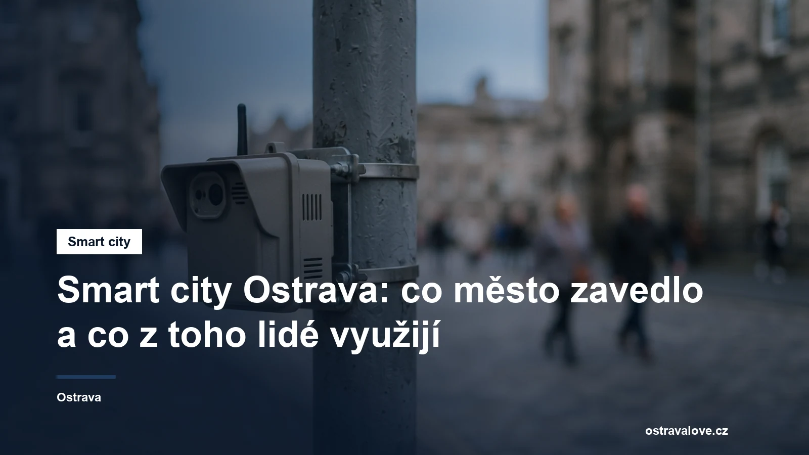Senzor a datové vedení na sloupu ve městě