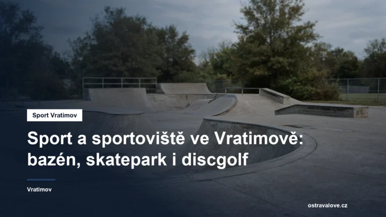 Skatepark s betonovými rampami pod širým nebem