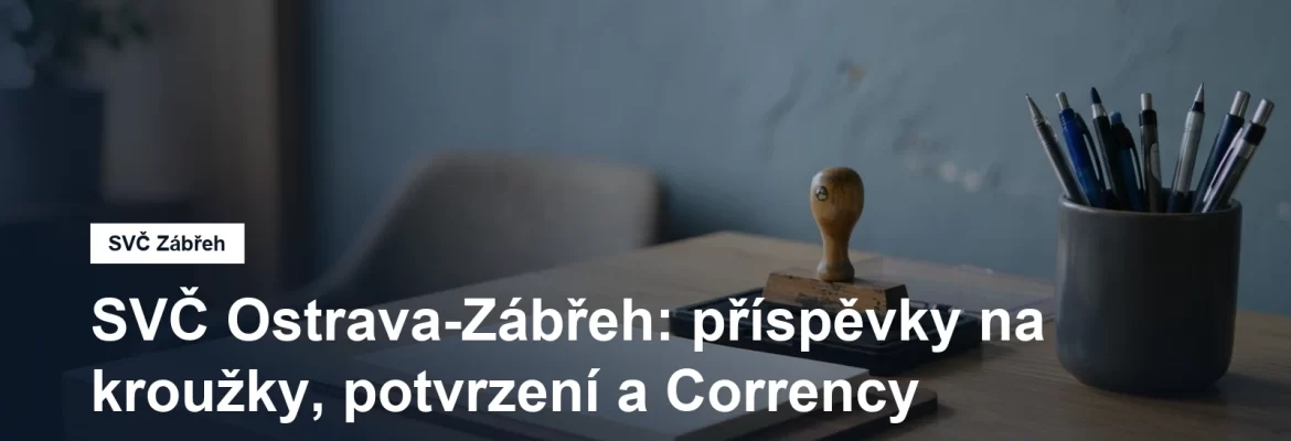 Stůl s papíry, razítkem a psacími potřebami v recepci