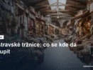Krytá tržnice s řadami stánků a zbožím