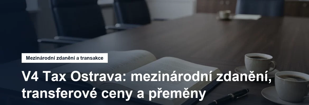 Zasedací stůl s dokumenty ke smlouvě a dvěma šálky kávy