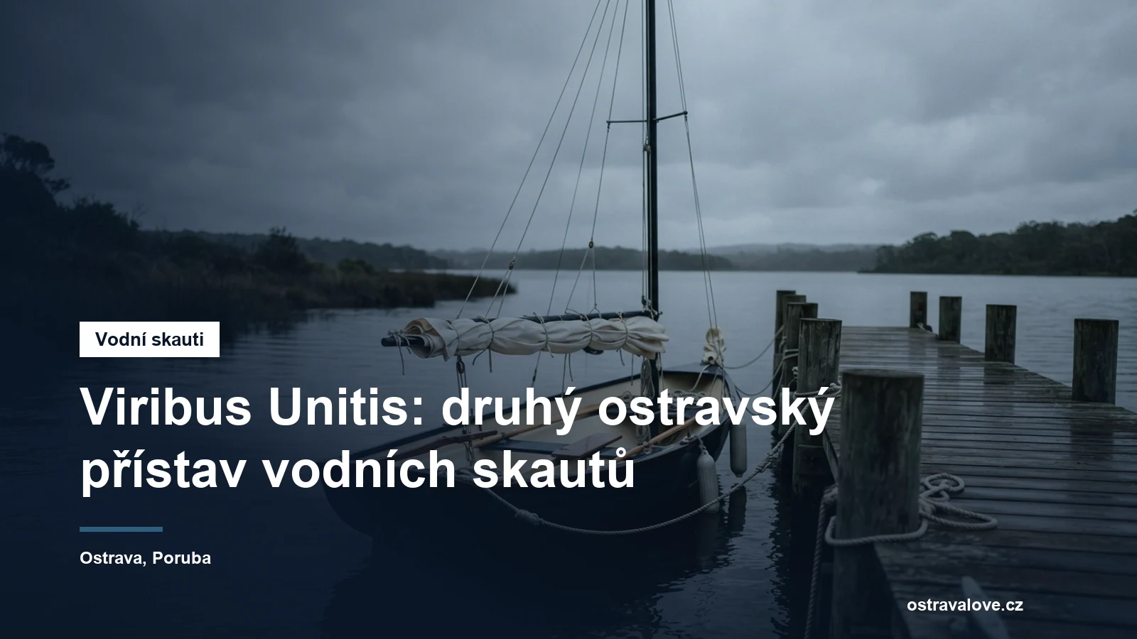 Plachetnice se svinutou plachtou u mola